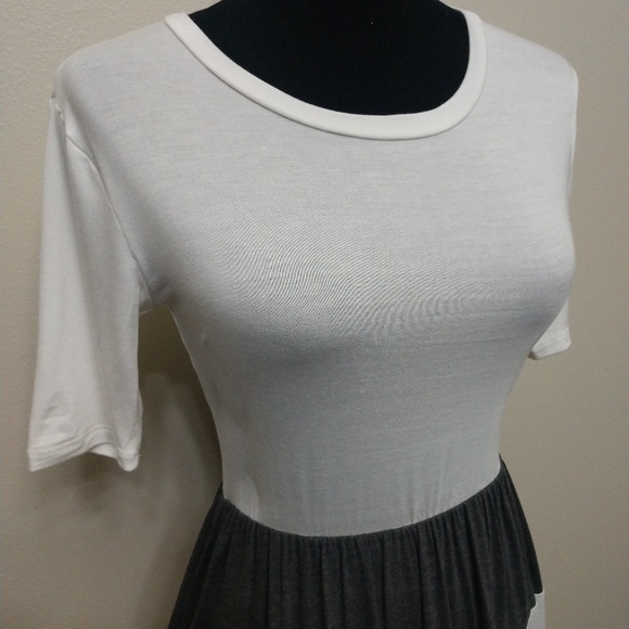 💥CLEARANCE Charcoal Stripe 3/4 Sleeve Midi Dress - Picture 3 of 8